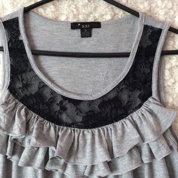 💥3 for $20💥 XXI top with lace and ruffle detail - Picture 3 of 6